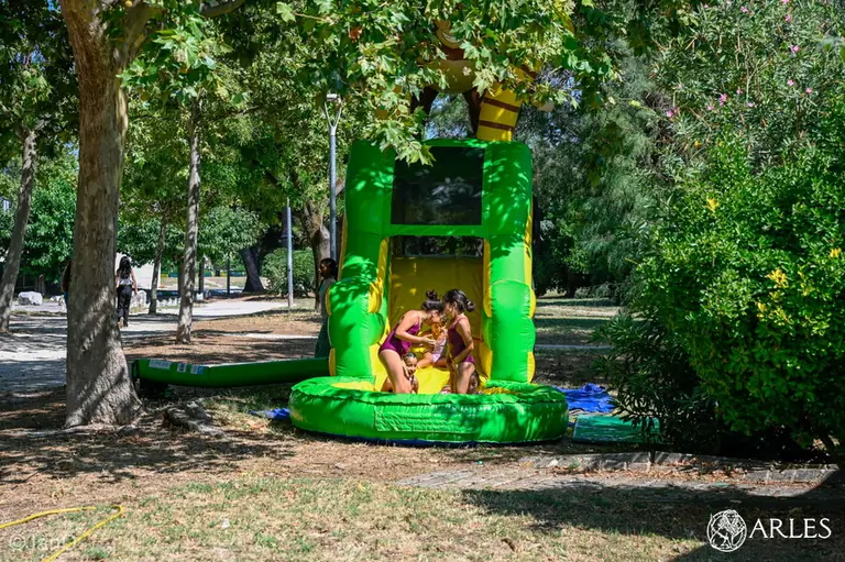 À Arles, l’alerte chaleur impose de trouver le frais