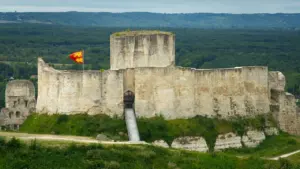 Vue panoramique du Château Gaillard, une forteresse médiévale emblématique en Normandie.