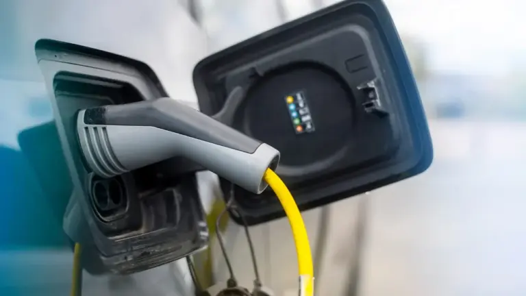 À Cergy, la recharge électrique se rapproche des quartiers