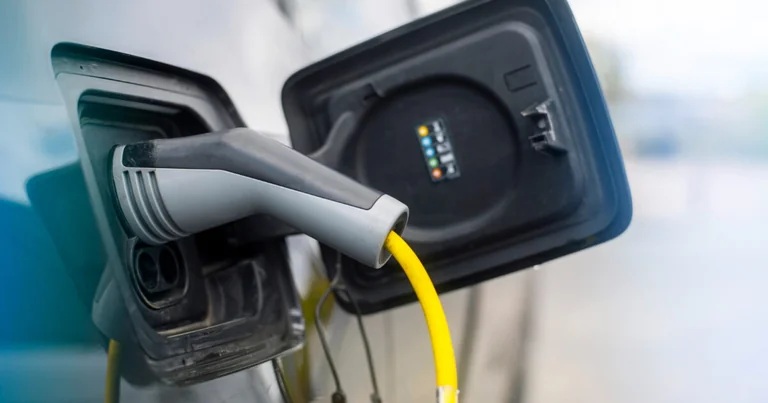 À Cergy, la recharge électrique se rapproche des quartiers
