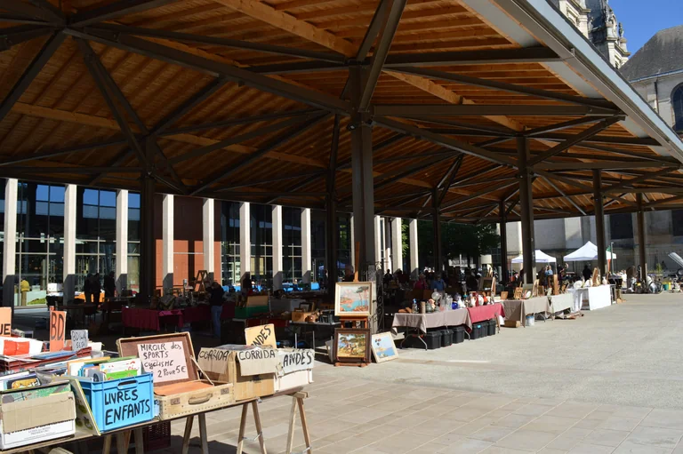 À Dax, la brocante revient devant les Halles le 7 août