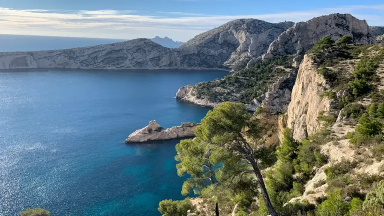 À Marseille, l’alerte rouge ferme les massifs