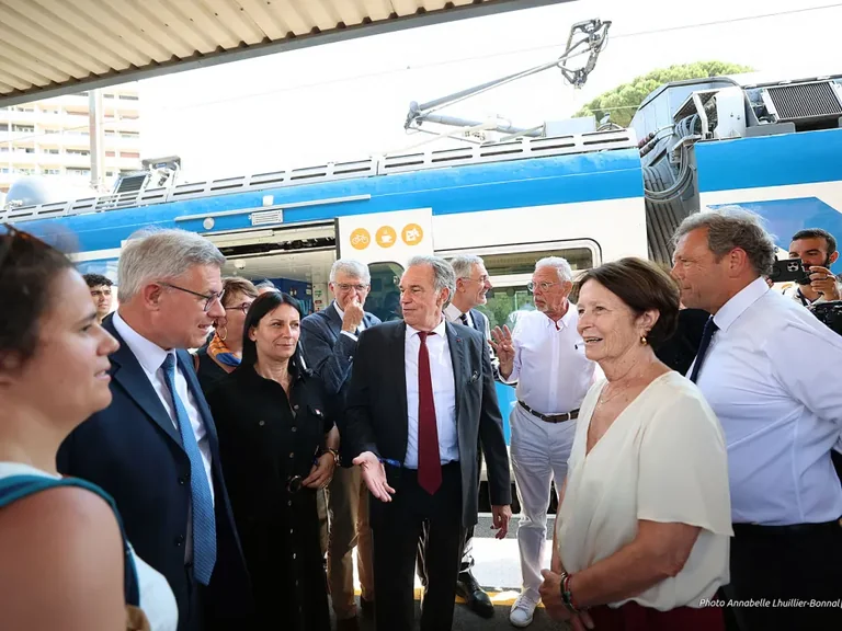 À Toulon, le train toutes les heures bouscule les trajets