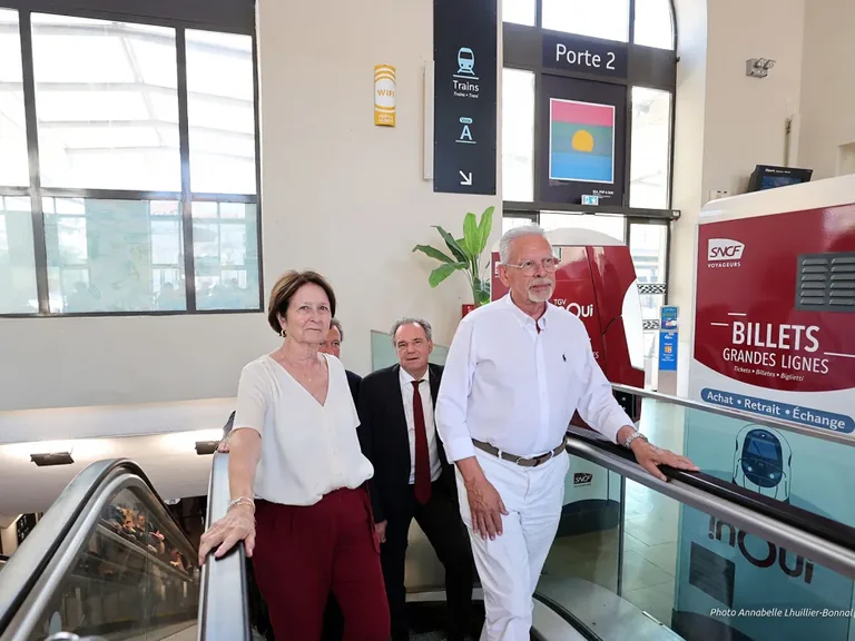 À Toulon, le train toutes les heures bouscule les trajets