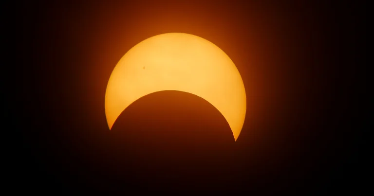 Éclipse solaire à Bergerac : le guide pour l'observer en sécurité