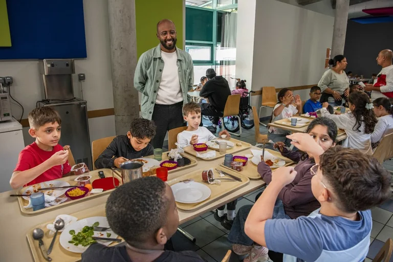 À La Courneuve, la cantine change ses règles