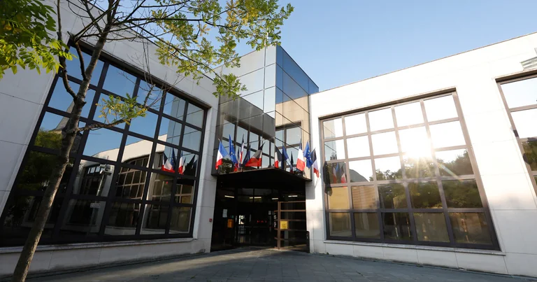 À Guyancourt, piscine fermée et gymnases ouverts pour les vacances